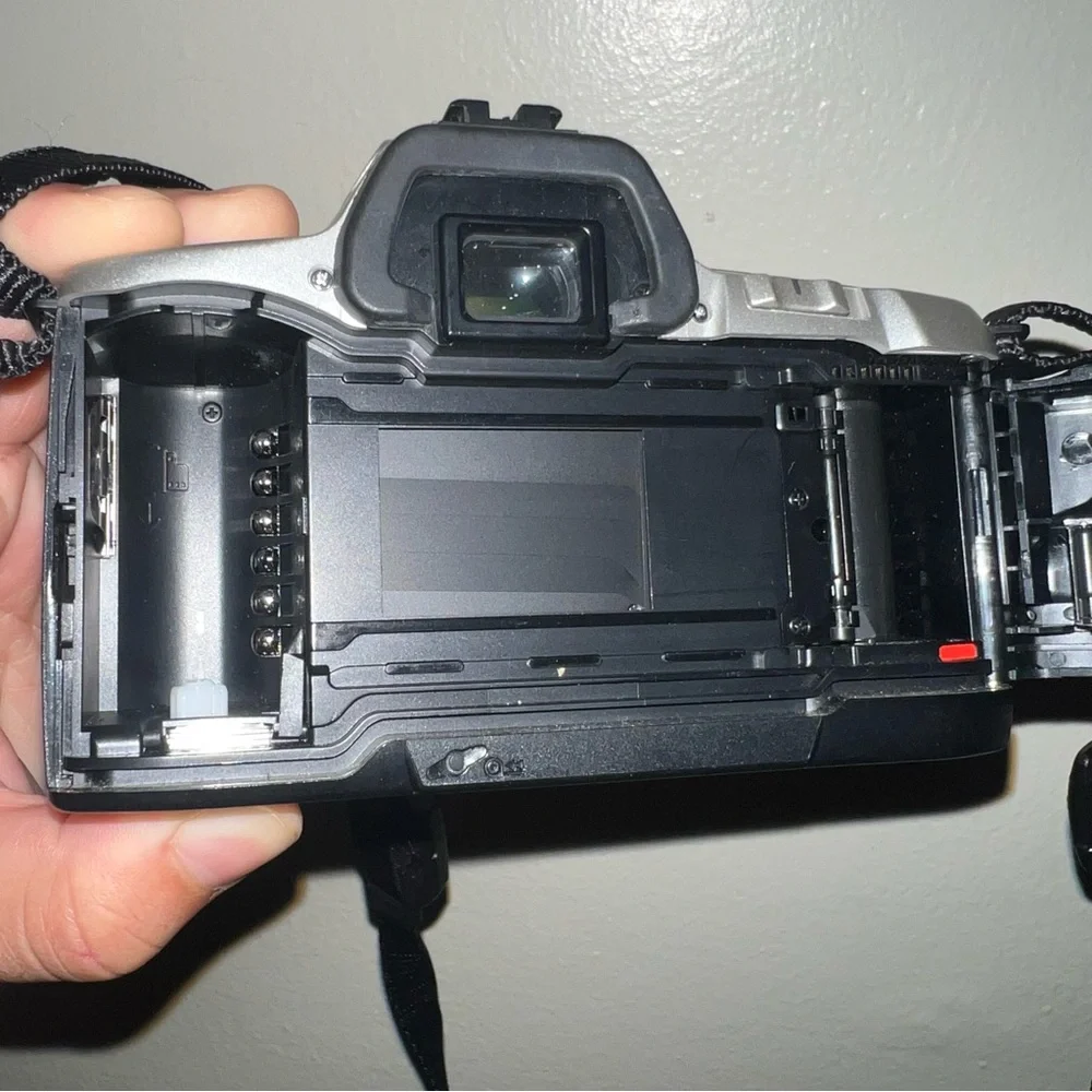 Minolta Maxxum Qtsi 35mm SLR Film Camera Untested